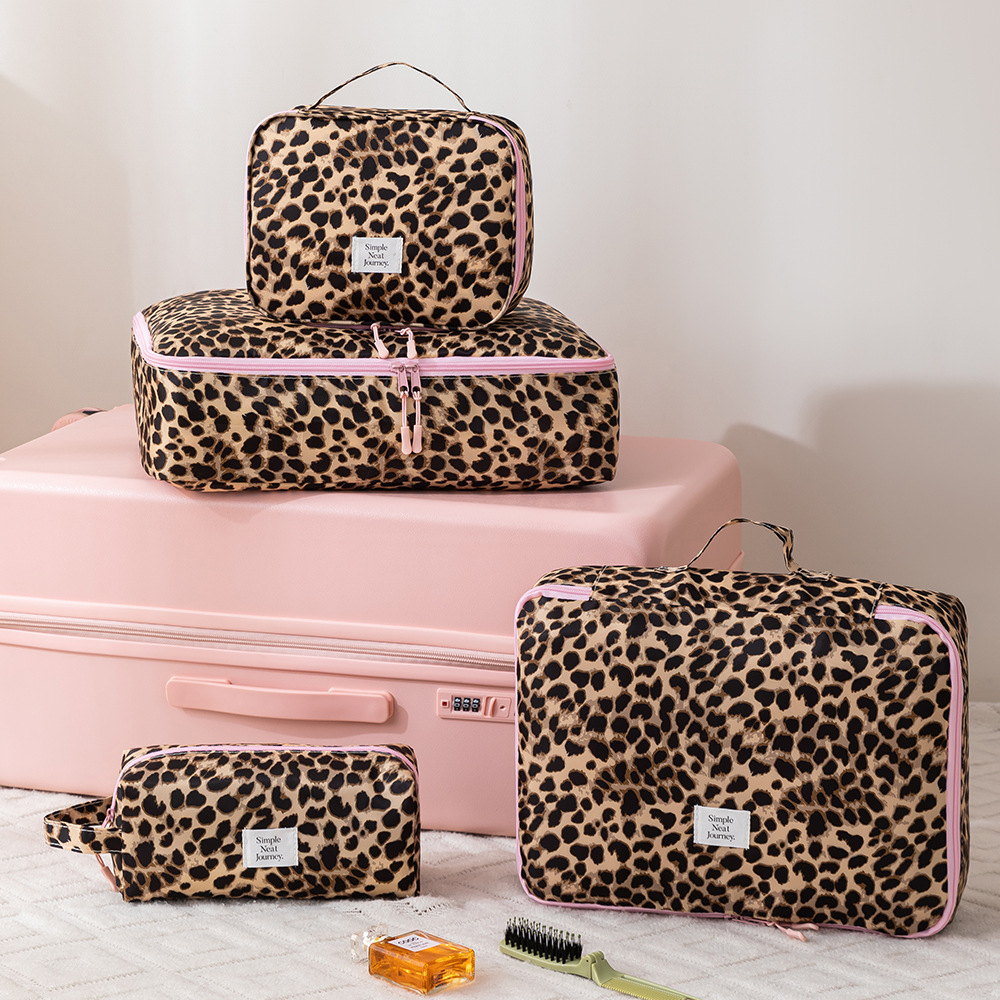 กระเป๋าแต่งหน้าลายเสือดาว กระเ - Women Accessories List บทวิจารณ์และราคา