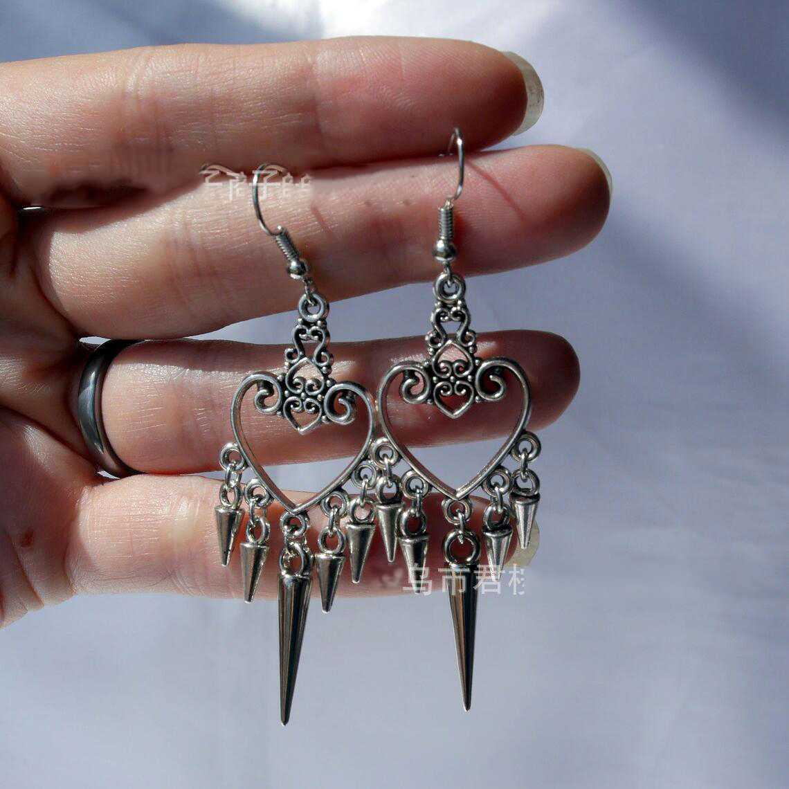 ต่างหูแบบพังก์ริเวทสำหรับผู้หญ - Women'S Victorian Accessories บทวิจารณ์และราคา