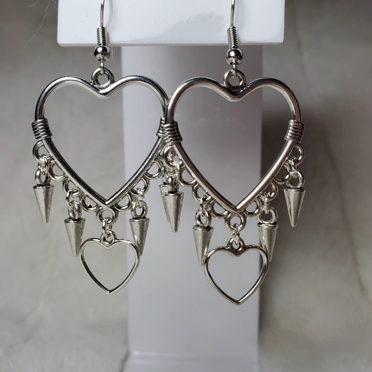 ต่างหูแบบพังก์ริเวทสำหรับผู้หญ - Women'S Victorian Accessories บทวิจารณ์และราคา