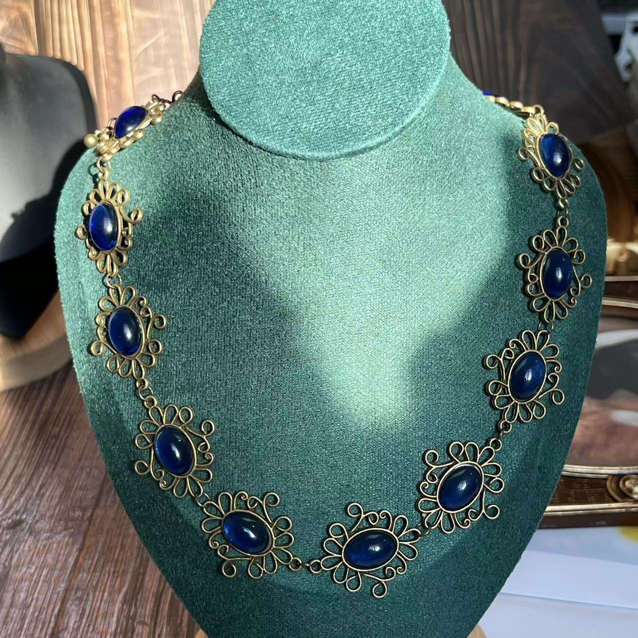 ประวัติศาสตร์ Queen Anne Boley - Women Accessories Bracelet บทวิจารณ์และราคา