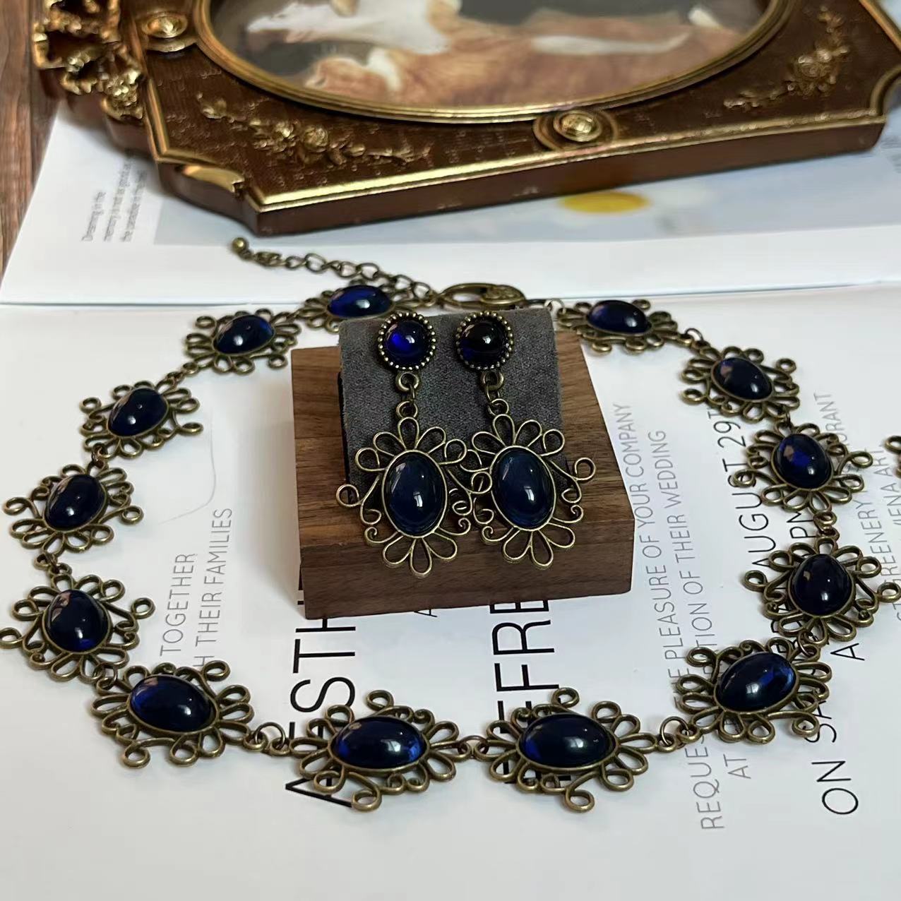ประวัติศาสตร์ Queen Anne Boley - Women Accessories Bracelet บทวิจารณ์และราคา