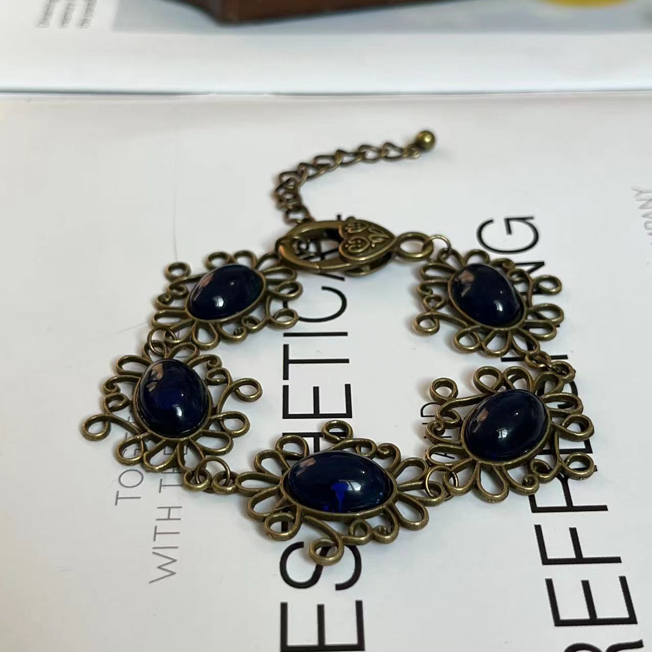 ประวัติศาสตร์ Queen Anne Boley - Women Accessories Bracelet บทวิจารณ์และราคา
